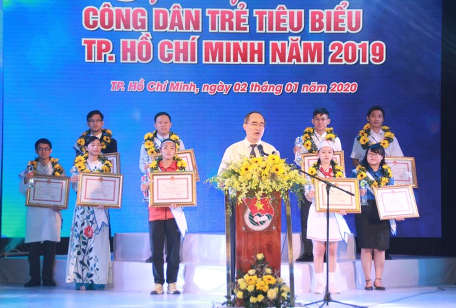 Vinh danh 12 công dân trẻ tiêu biểu TPHCM 2019 Vinh danh 12 công dân trẻ tiêu biểu TPHCM 2019