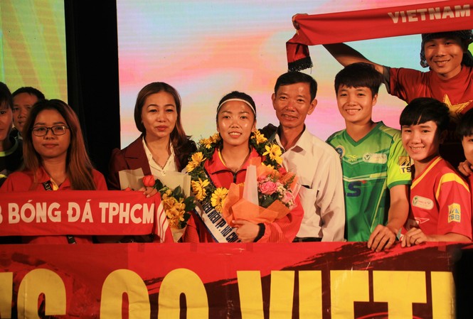 Cầu thủ Huỳnh Như nhận danh hiệu ‘Công dân trẻ tiêu biểu TPHCM’ Cầu thủ Huỳnh Như nhận danh hiệu ‘Công dân trẻ tiêu biểu TPHCM’