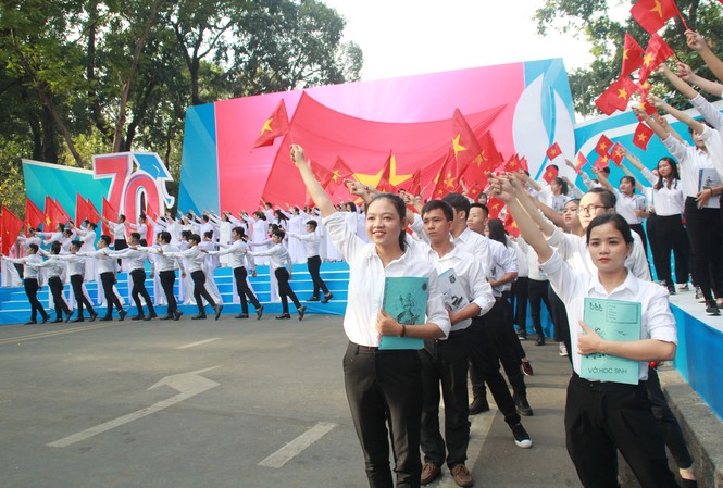 Hùng tráng lễ kỷ niệm 70 năm ngày truyền thống Học sinh, sinh viên tại TPHCM Hùng tráng lễ kỷ niệm 70 năm ngày truyền thống Học sinh, sinh viên tại TPHCM