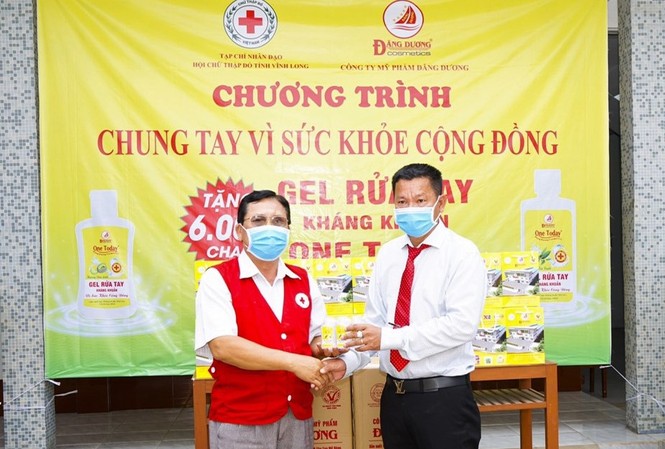 Mỹ phẩm Đăng Dương và hành trình tặng nước rửa tay kháng khuẩn phòng Covid-19 Mỹ phẩm Đăng Dương và hành trình tặng nước rửa tay kháng khuẩn phòng Covid-19