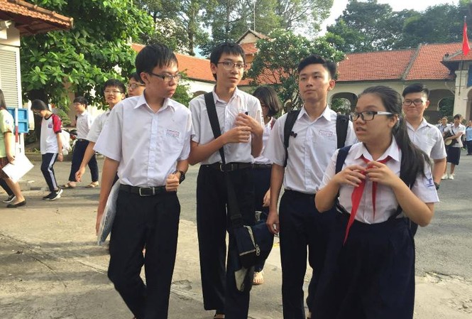 TPHCM: Hơn 25.000 học sinh sẽ 'không có cửa' vào lớp 10 công lập Kỳ tuyển sinh năm nay, TPHCM có khoảng 25.000 học sinh sẽ rớt lớp 10 công lập