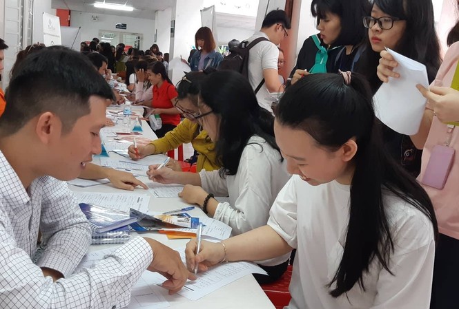 'Con đường đi từ giảng đường đến việc làm tốt sau tốt nghiệp' 'Con đường đi từ giảng đường đến việc làm tốt sau tốt nghiệp'