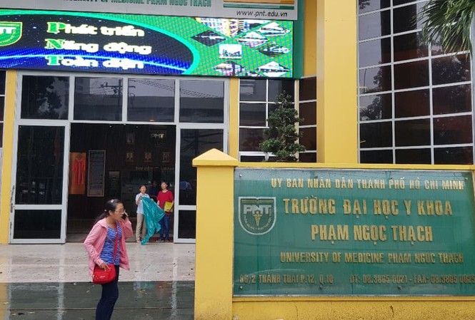 Hai thí sinh 'rớt oan' trường Y Phạm Ngọc Thạch chính thức trúng tuyển Hai thí sinh 'rớt oan' trường Y Phạm Ngọc Thạch chính thức trúng tuyển