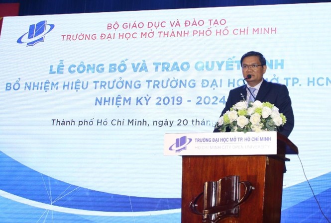 PGS.TS Nguyễn Minh Hà làm Hiệu trường ĐH Mở TPHCM PGS-TS Nguyễn Minh Hà, tân Hiệu trưởng Trường ĐH Mở TPHCM