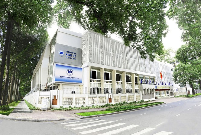 Vì sao hàng trăm sinh viên Đại học Kinh tế TPHCM bị yêu cầu đóng bổ sung học phí Trường Đại học Kinh tế TPHCM