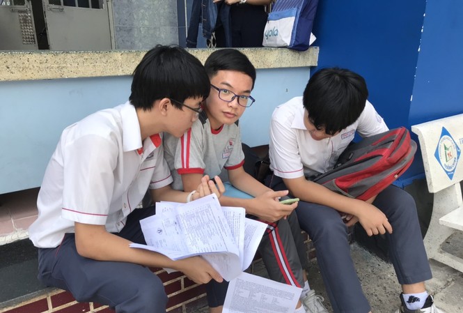 Điểm chuẩn vào lớp 10 công lập TPHCM tăng mạnh Thí sinh dự thi lớp 10 tại TPHCM năm học 2020- 2021