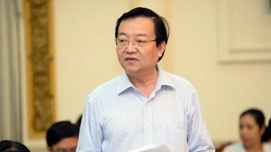 Giám đốc Sở GD&ĐT TPHCM bị phê bình vì dùng tiền ngân sách đi nước ngoài Ông Lê Hồng Sơn, Giám đốc Sở GD&ĐT TPHCM bị phê bình nghiêm khắc