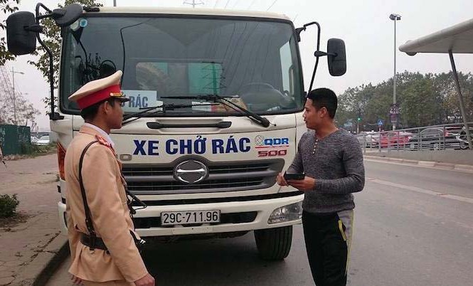 Một buổi sáng, phạt hàng chục trường hợp tranh đường buýt nhanh Một buổi sáng, phạt hàng chục trường hợp tranh đường buýt nhanh