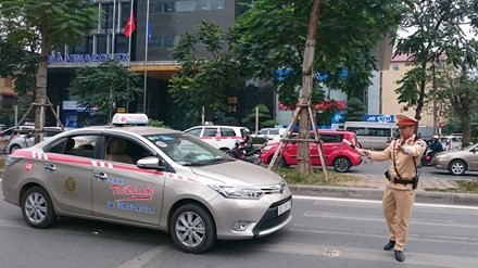Phạt hơn 670 trường hợp ngày đầu lập lại trật tự giao thông Phạt hơn 670 trường hợp ngày đầu lập lại trật tự giao thông