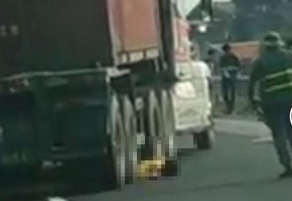 Vượt xe khách, container đâm chết người trên cao tốc Pháp Vân Hình ảnh hiện trường vụ tai nạn.