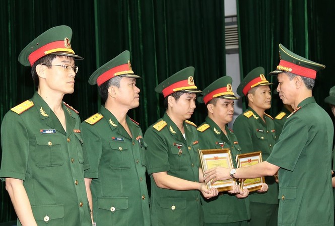 Học viện Kỹ thuật Quân sự tổng kết phong trào Thi đua Quyết thắng Lãnh đạo Học viện Kỹ thuật Quân sự trao thưởng cho các đơn vị có thành tích xuất sắc trong phong trào Thi đua Quyết thắng năm học 2017-2018
