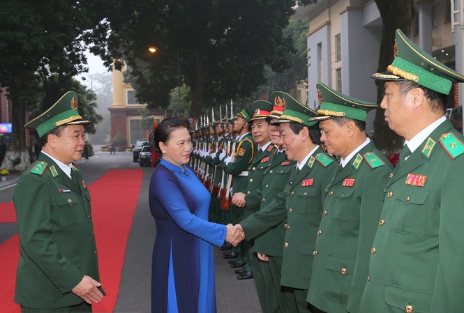 Chủ tịch Quốc hội: 'Biên cương Tổ quốc là bất khả xâm phạm' Các tướng lĩnh Bộ Quốc phòng và Bộ đội Biên phòng đón Chủ tịch Quốc hội Nguyễn Thị Kim Ngân vào sáng 14/1
