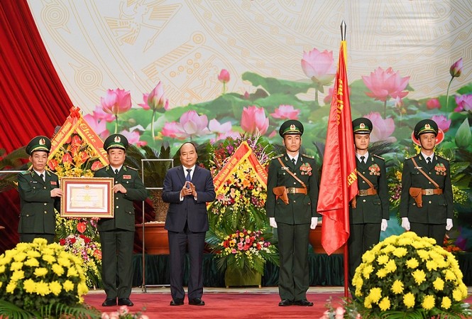 Thủ tướng Nguyễn Xuân Phúc: Biên giới là bất khả xâm phạm Thủ tướng Nguyễn Xuân Phúc trao tặng Huân chương Quân công hạng Nhất cho Bộ đội Biên phòng, sáng 2/3