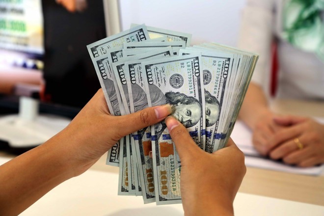 Ngân hàng Nhà nước tiếp tục nâng giá USD Vàng quay đầu giảm giá, USD bật tăng. Ảnh minh hoạ