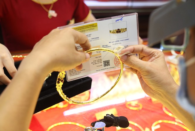 Đầu tuần, giá vàng giảm sâu, rơi khỏi ngưỡng 60 triệu đồng/lượng Đầu tuần, giá vàng giảm sâu, rơi khỏi ngưỡng 60 triệu đồng/lượng. ảnh Như Ý