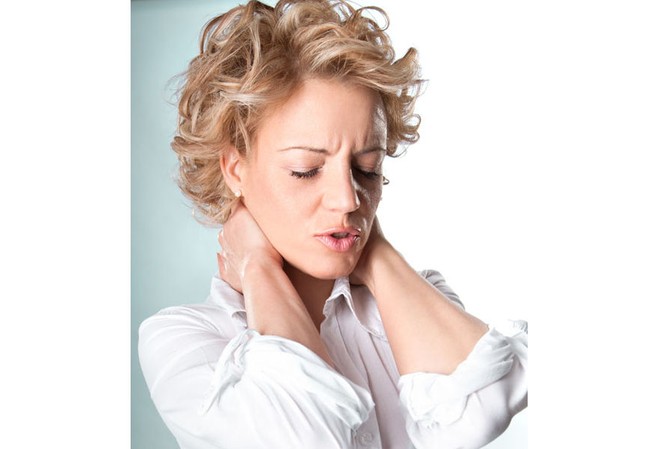 Đau cổ, vai – Đề phòng thoát vị đĩa đệm Đau cổ, vai – rất có thể bạn đã bị thoát vị đĩa đệm đốt sống cổ