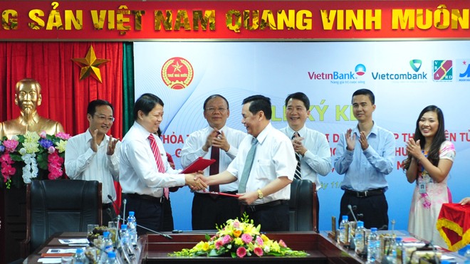 Triển khai dịch vụ nộp thuế điện tử Lễ ký kết hợp tác triển khai dịch vụ nộp thuế điện tử giữa VietinBank và Tổng Cục thuế.