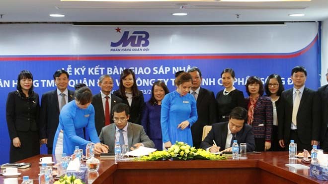 Ký kết biên bản bàn giao và công bố sáp nhập SDFC vào MB Ký kết biên bản bàn giao và công bố sáp nhập SDFC vào MB