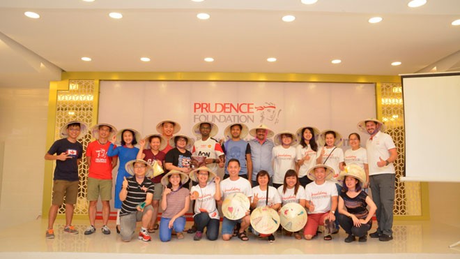 Quỹ Prudence - Prudential Châu Á trưởng thành từ việc giúp đỡ người Ông Marc Fancy ngoài cùng bên phải