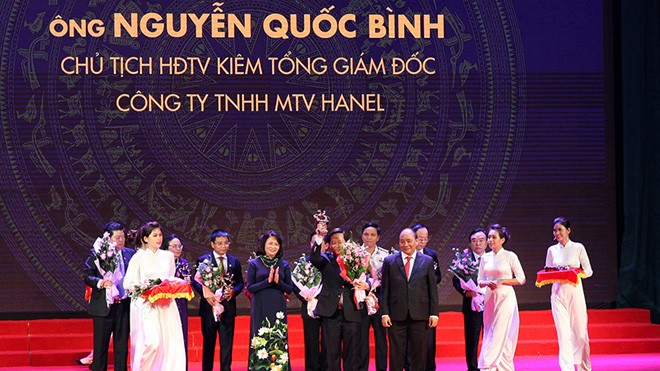 Tổng giám đốc Hanel tiếp tục nhận danh hiệu 'Doanh nhân Việt Nam tiêu biểu' Chủ tịch HĐTV, Tổng giám đốc Công ty TNHH MTV Hanel - TS Nguyễn Quốc Bình nhận Cúp Thánh Gióng 2016.