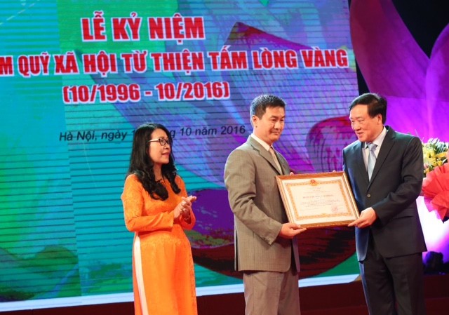 Quỹ Tấm Lòng Vàng đón nhận Huân chương Lao động Ông Trần Duy Phương - Tổng Biên tập Báo Lao Động và bà Phạm Thị Hồng Chung - PV Báo Lao Động vinh dự được nhận Huân chương Lao động hạng 3