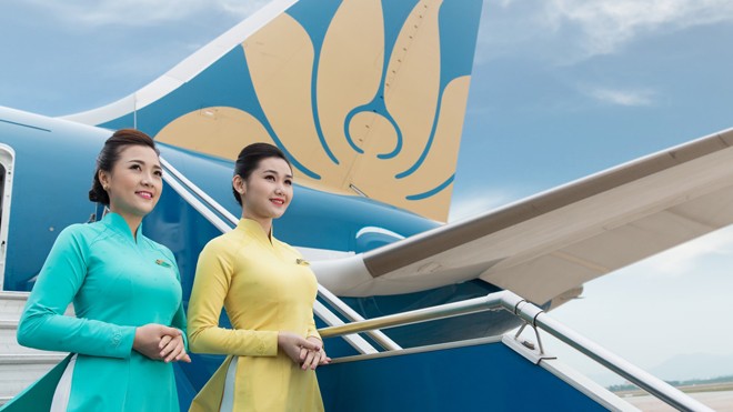 Vì sao VNA dẫn đầu Châu Á về bản sắc văn hóa ? Logo hoa sen và mẫu áo dài kiểu dáng công nghiệp nhưng vẫn toát lên vẻ duyên dáng của phụ nữa Việt Nam truyền thống
