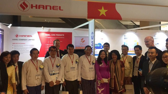 Hanel giới thiệu nhiều giải pháp CNTT mới tại Communicast 2016 Ông Soe Thein - Bộ trưởng Bộ Thông tin và Truyền Thông Myanmar tham quan và chụp ảnh lưu niệm tại gian trưng bày của Hanel tại Communicast.