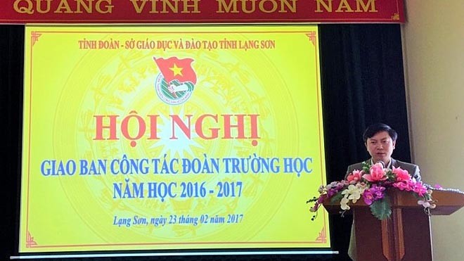 Hội nghị giao ban công tác Đoàn và phong trào thanh thiếu nhi trường học Đồng chí Nguyễn Hoàng Tùng - Ủy viên BCH Trung ương Đoàn, Tỉnh ủy viên, Bí thư Tỉnh đoàn phát biểu chỉ đạo tại hội nghị