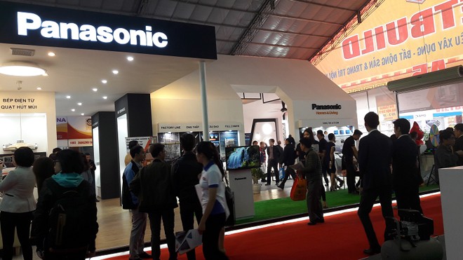 Sức hút ngày khai mạc Vietbuild Hà Nội 2017 cùng Panasonic Hàng trăm lượt người lui tới thăm quan, tìm hiểu
