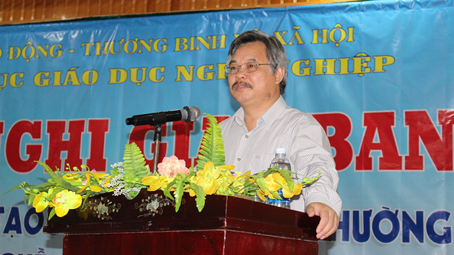 Sẽ đào tạo cho 5,5 triệu lao động nông thôn TS Nguyễn Thị Hồng Minh, Tổng Cục trưởng Giáo dục nghề nghiệp tại hội nghị giao ban công tác đào tạo sơ cấp, đào tạo thường xuyên và đào tạo nghề cho lao động nông thôn