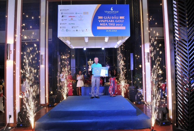 Vinpearl Golf Autumn Tour 2017: Vinh danh những gôn thủ xuất sắc Gôn thủ Đoàn Ngọc Dũng xuất sắc vượt qua 144 bạn cùng chơi để trở thành nhà vô địch giải Vinpearl Golf Autumn Tour 2017