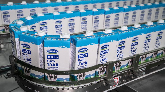 Vinamilk là công ty uy tín nhất ngành thực phẩm tại Việt Nam 2017 Dây chuyền sản xuất tại Nhà máy Sữa Việt Nam của Vinamilk