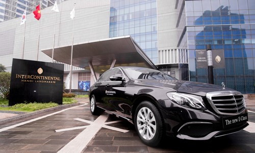 Vừa khai trương, khách sạn 5 sao tậu ngay 4 xe E 200 thế hệ mới Khách sạn InterContinental Hanoi Landmark72 đầu tư vào loạt xe E-Class thế hệ mới