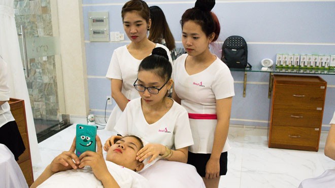 Ana Beauty Academy và sự lên ngôi của ngành nghề đào tạo thẩm mỹ Tận hưởng các tiện ích từ dịch vụ làm đẹp là nhu cầu cơ bản của nhiều phụ nữ hiện nay