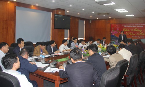 Đẩy mạnh thực hiện than chuyển vùng Tham dự Hội nghị thực hiện công tác than chuyển vùng có các Ban SXT, lãnh đạo các đơn vị sản xuất than vùng miền Tây; các công ty kho vận, tuyển than, kinh doanh than