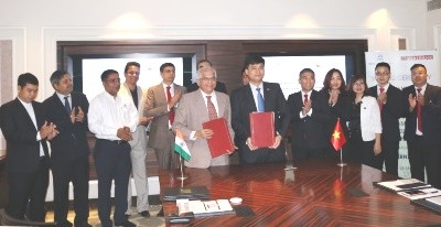 Tata International Limited Ấn Độ và Agribank ký kết biên bản hợp tác Ông Ajay M. Ponkshe - Giám Đốc Tài Chính của Tata International và ông Phạm Toàn Vượng - Phó Tổng Giám đốc Agribank ký kết Thoả thuận hợp tác
