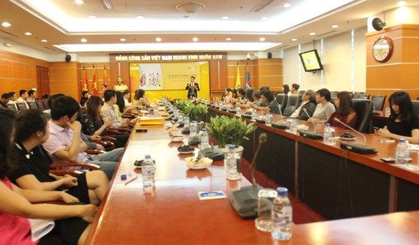 6 khách hàng PVcomBank may mắn trúng TV QLED Samsung 6 khách hàng PVcomBank may mắn trúng TV QLED Samsung