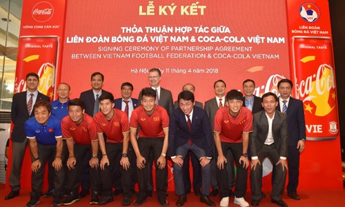 Coca – Cola cùng VFF đưa bóng đá Việt chinh phục giấc mơ vàng Coca – Cola cùng VFF đưa bóng đá Việt chinh phục giấc mơ vàng