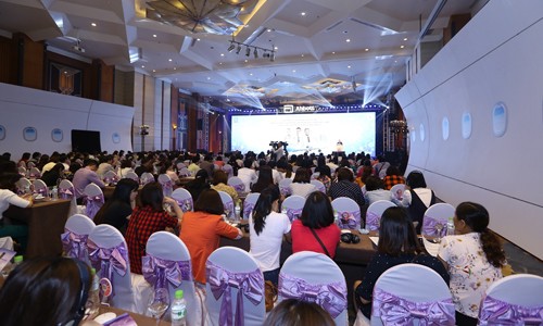 Lợi ích của bổ sung dinh dưỡng bằng đường uống Các chuyên gia dinh dưỡng và nhi khoa trong và ngoài nước tới tham dự hội thảo