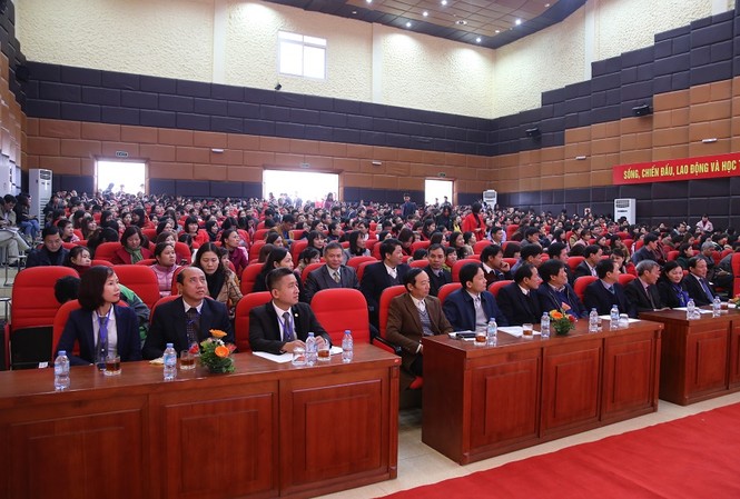 Tổ chức tư vấn, giải đáp chính sách BHXH, BHYT tại Hưng Yên Quang cảnh chương trình tư vấn, giải đáp chính sách