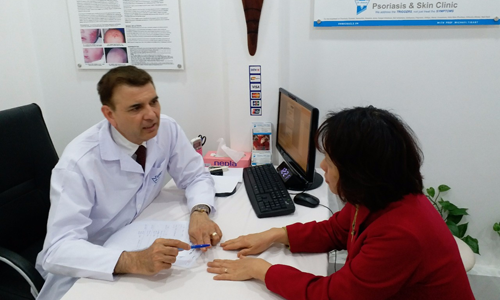 Trị hiệu quả viêm da cơ địa trẻ em bằng thảo dược Giáo sư Tiến sĩ Michael Tirant đang tư vấn miễn phí