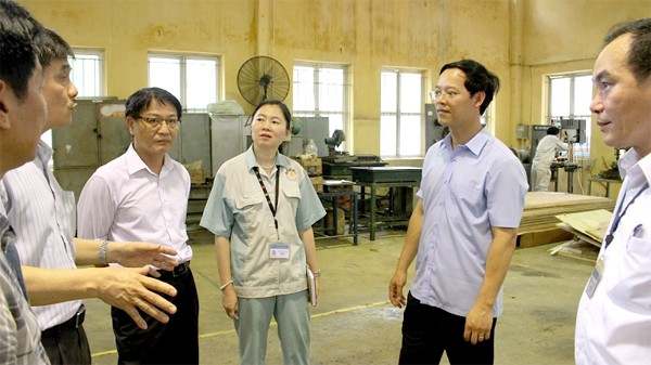 Sẵn sàng cho Kỳ thi tay nghề quốc gia lần thứ X Phó Tổng Cục trưởng Giáo dục Nghề nghiệp Trương Anh Dũng kiểm tra tại Trường Cao đẳng nghề Công nghiệp Hà Nội.
