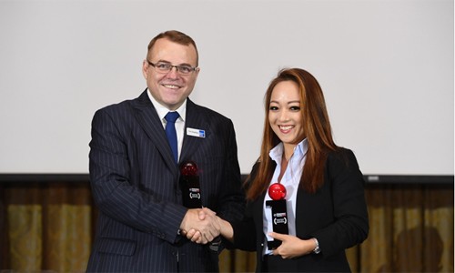 Chubb Life Việt Nam nhận hai giải thưởng Asia Awards Bà Bùi Minh Mai Khanh – Phó Chủ tịch Định phí Chubb Life Việt Nam nhận giải thưởng từ Ban Tổ chức