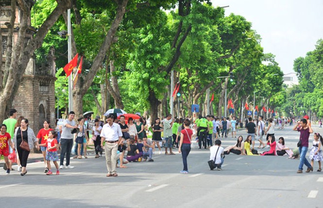 Cách nào để thêm không gian đi bộ cho Hà Nội? Cách nào để thêm không gian đi bộ cho Hà Nội?