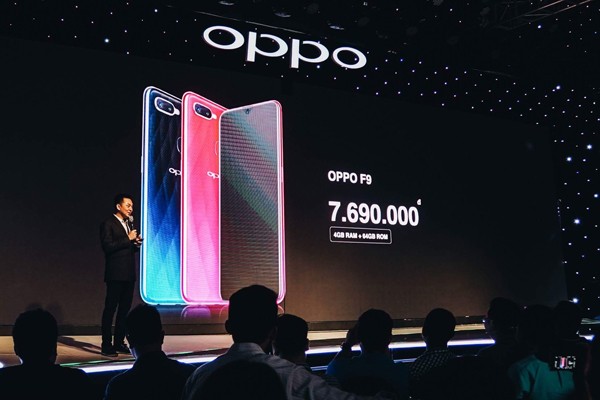 Chưa có giá, khách hàng vẫn liên tục đặt cọc cho OPPO F9 Chưa có giá, khách hàng vẫn liên tục đặt cọc cho OPPO F9