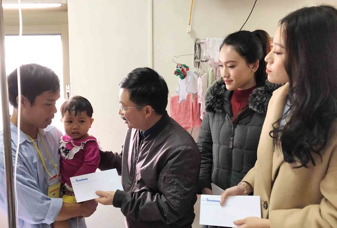 Chủ nhật Đỏ tặng quà bệnh nhi Viện huyết học truyền máu T.Ư Chủ nhật Đỏ tặng quà bệnh nhi Viện huyết học truyền máu T.Ư