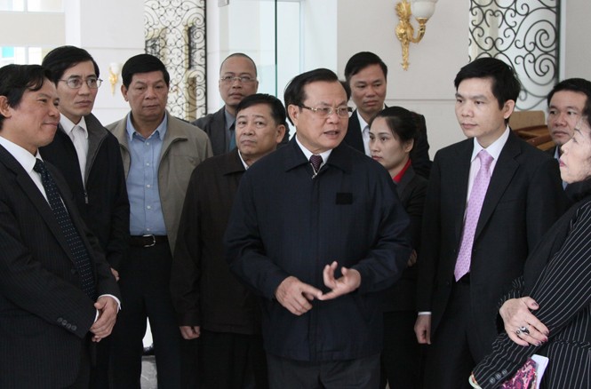 Bí thư Hà Nội: Phải sớm cấp sổ đỏ cho các hộ chung cư Bí thư Thành ủy Hà Nội kiểm tra các khu đô thị mới