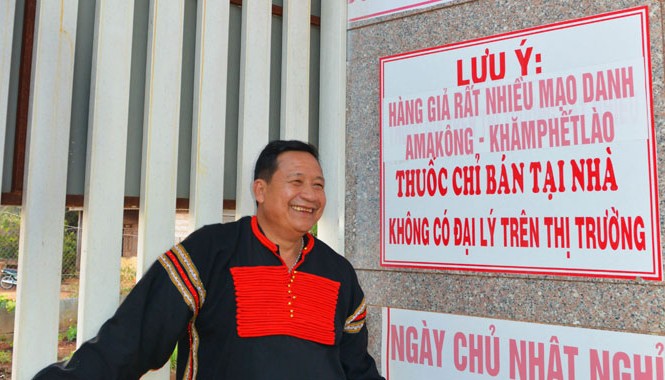 Ama Kông có ngậm cười?... Khăm Phết Lào chỉ bán thuốc tại nhà