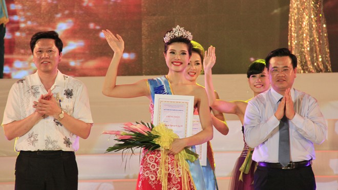 Tài sắc Hạ Long Đỗ Thị Huệ nhận danh hiệu Người đẹp Hạ Long 2014