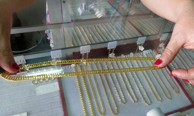 Vờ bán vàng Tây, luồn tay trộm dây chuyền 40 triệu đồng Ảnh minh họa.